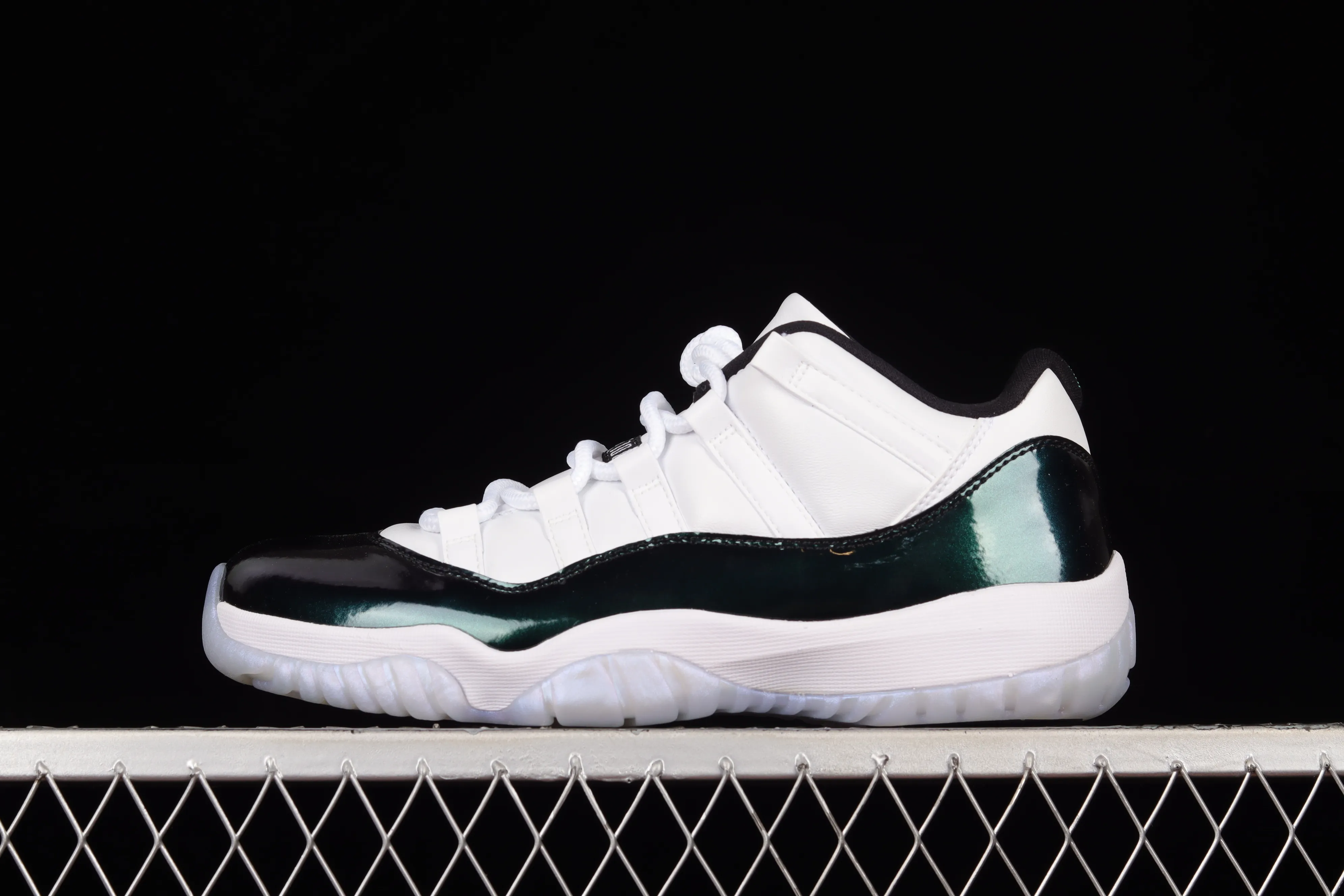 All categories Air Jordan Jordan series basketball shoes Air Jordan 11 F version Air Jordan 11 Low "Emerald" AJ11 Joe 11 Easter Chameleon Top layer genuine carbon 528895-145